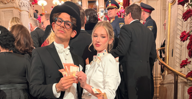Max Weißenböck &amp; Joana im Sockenkleid beim Wiener Opernball/ Max Weißenböck verteilt Geld auf der Mariahilferstrasse