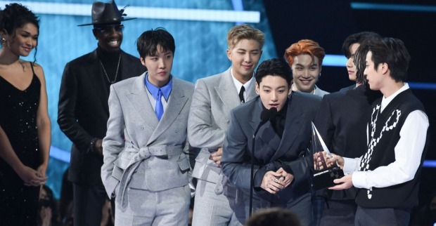 BTS bei Preisverleihung auf der Bühne – K-Pop-Band beim Comeback 2026 und ARIRANG Tour im Fokus