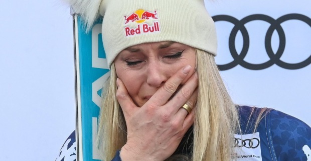Lindsey Vonn emotional mit Tränen im Gesicht nach Ski-Unfall und schwerem Sturz bei der Olimpia delle Tofane