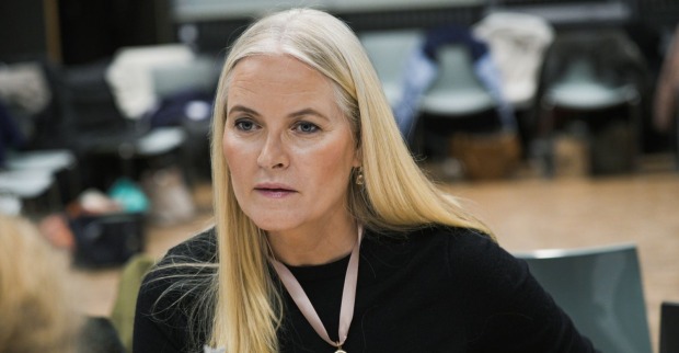 Mette-Marit mit ernstem Blick – Gesundheitszustand der Kronprinzessin wegen Lungenfibrose deutlich verschlechtert