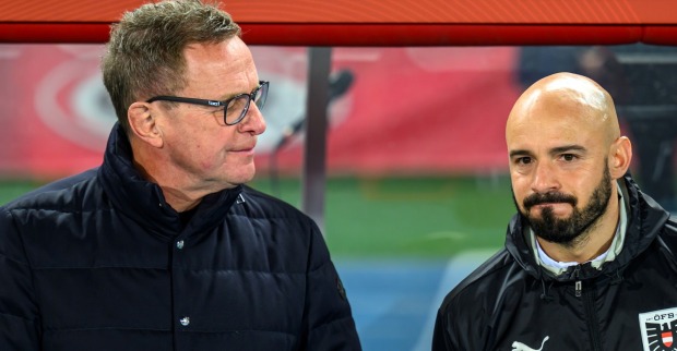 Ralf Rangnick und Onur Cinel während des Play-off der UEFA Nations League 2024/25 zwischen Österreich gegen Serbien