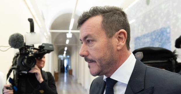 René Benko vor Gericht in Wien während eines Verfahrens rund um die Signa-Pleite und seine Untersuchungshaft.