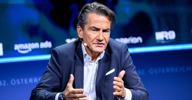 Roland Weißmann, ehemaliger ORF-Generaldirektor, spricht erstmals zu Vorwürfen und verteidigt sich gegen Kritik in der aktuellen ORF-Affäre.