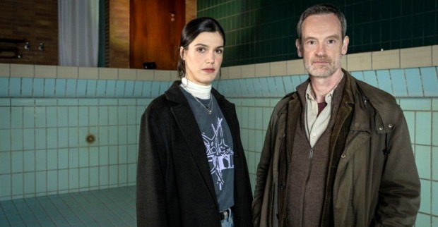 Sophia Burtscher als neue Kommissarin Leo Sturm im Tatort Dortmund neben Jörg Hartmann als Peter Faber.