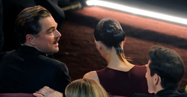 Leonardo DiCaprio und Vittoria Ceretti sitzen gemeinsam im Publikum bei den Oscars 2026 im Dolby Theatre in Los Angeles.