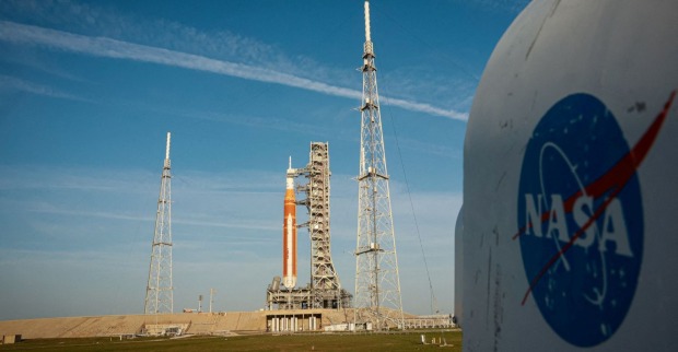 Artemis 2 Rakete der NASA auf der Startrampe im Kennedy Space Center vor dem Start zur bemannten Mondmission
