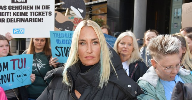 Sarah Connor bei PETA-Protest gegen Delfinarien – Sängerin äußert sich auch zum Drama um Buckelwal Timmy
