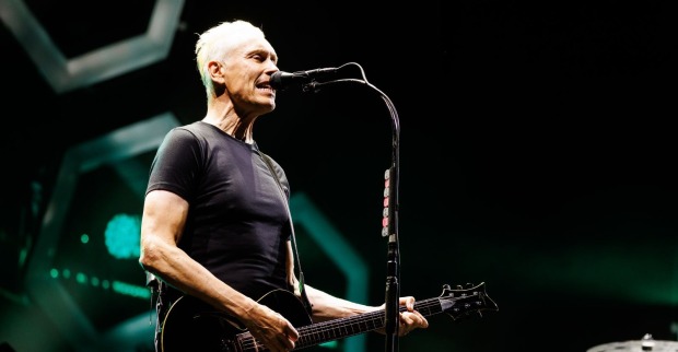 Sänger Farin Urlaub der Band "Die Ärzte" während eines Konzertes auf der "Space Stage" im Rahmen des "Frequency 2023" am Donnerstag, 17. August 2023 in St. Pölten