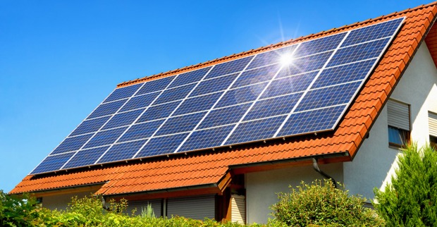 Photovoltaik: Solardach zur Stromerzeugung.