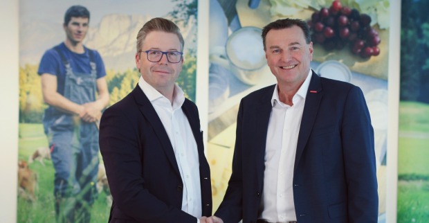 Markus Buchmayr (Geschäftsführer Pinzgau Milch) und Andreas Gasteiger (Geschäftsführer SalzburgMilch) freuen sich auf die Vertiefung der bestehenden Zusammenarbeit.