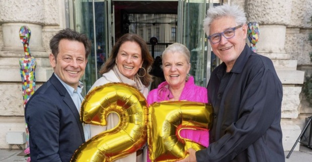 Bühne frei für 25 Jahre Vestibül: Die Wiener Society trifft sich am Ring/ Stefan Bachmann, Melanie Kretschmann, Veronika Doppler &amp; Christian Domschitz