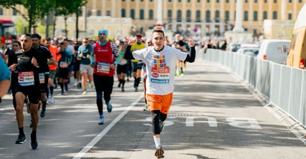 Läufer des Vienna City Marathons vor dem Schloss Schönbrunn