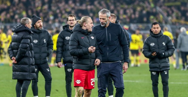 Xaver Schlager und Marco Rose während eines Spiels von RB Leipzig