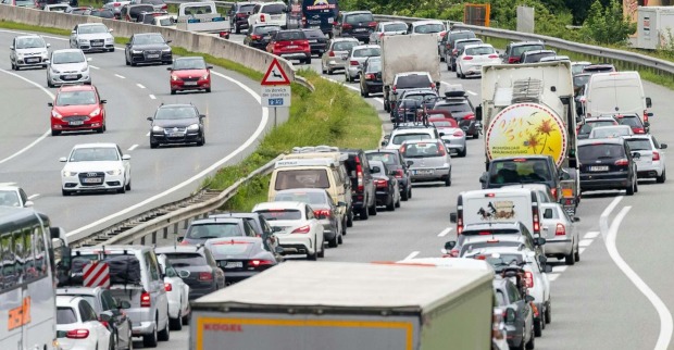 Stau auf der A10 Tauernautobahn.