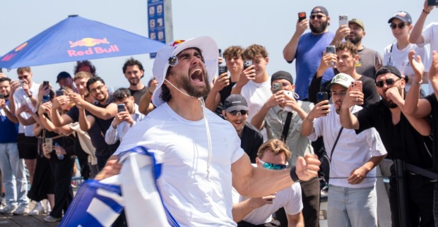Arda Saatçi beim Zieleinlauf in Santa Monica Pier.