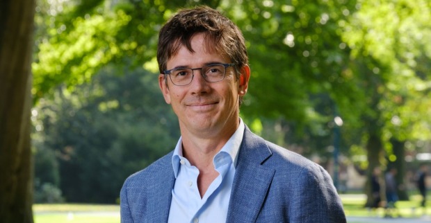 Porträt von Bas Eickhout, dem Co-Vorsitzenden der Grünen im EU-Parlament