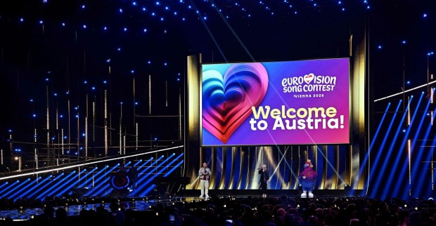 Bühne des ESC 2026 in Wien mit großem Eurovision-Screen während der Vorbereitungen auf das Finale von Felicia aus Schweden