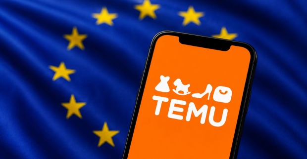 Temu App auf Smartphone vor EU-Flagge – EU verhängt Strafe wegen Verstößen gegen den Digital Services Act