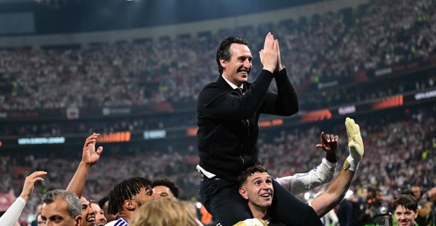 Unai Emery nach dem Titelgewinn beim Jubel über den Europa-League Titel.