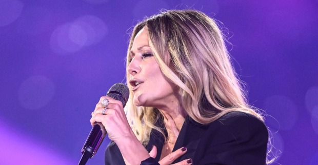 Helene Fischer singt live auf der Bühne ihren neuen Song „Heute Nacht“ für die Fußball WM 2026