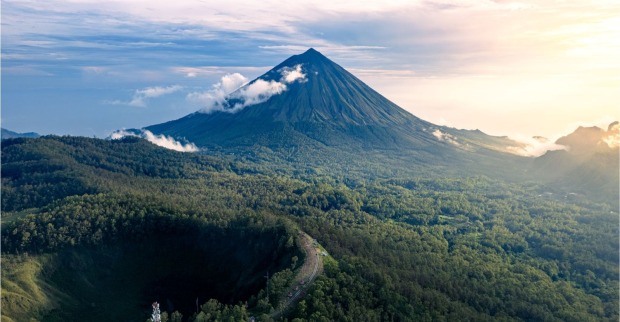 Ein Berg auf der Insel Flores nahe Bali.