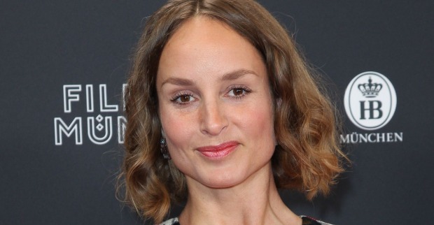 Lara Joy Körner bei einem öffentlichen Auftritt in München – die TV-Darstellerin spricht nach dem Tod ihres Sohnes Remo Aimé Pollert erstmals über den schweren Verlust.