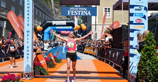 Salzburg Marathon: Eva Wutti beim Zieleinlauf 2026.