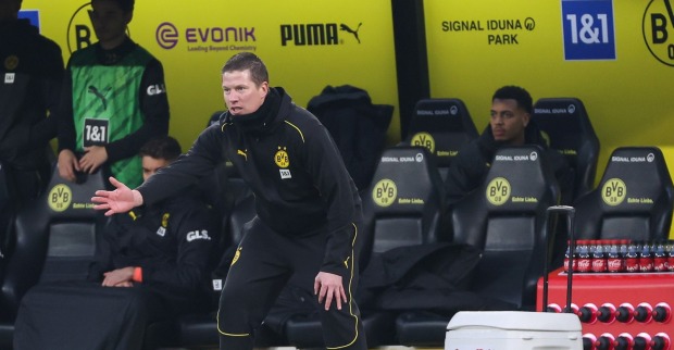 Trainer Mike Tullberg (Dortmund) gibt lautstark Anweisungen.