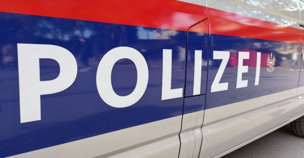 Polizeiwagen als Themenbild für den Großeinsatz vor dem Gasthaus Lüftner in Linz-Urfahr