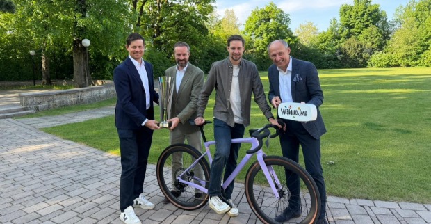 Marco Pointner (Geschäftsführer Saalfelden Leogang), Landeshauptfrau-Stellvertreter Stefan Schnöll, Martin Holnburger (Geschäftsführer Pastel Bicycles) und Leo Bauernberger (Geschäftsführer der SalzburgerLand Tourismus Gesellschaft) von links.