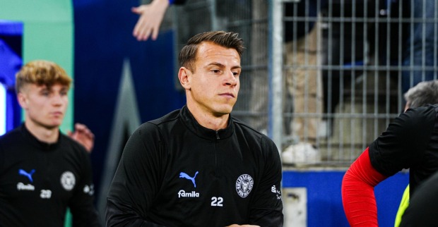 Stefan Schwab vor dem DFB-Pokalspiel gegen HSV im Jahr 2025.