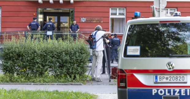 Polizei vor dem Landesgericht Klagenfurt beim Prozess gegen den Villach-Attentäter unter strengen Sicherheitsvorkehrungen