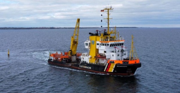 Buckelwal Timmy aktuell: Schlepper Fortuna B transportiert Wal in Barge nahe Dänemark, Transport dreht wegen Wetter vor Nordsee um