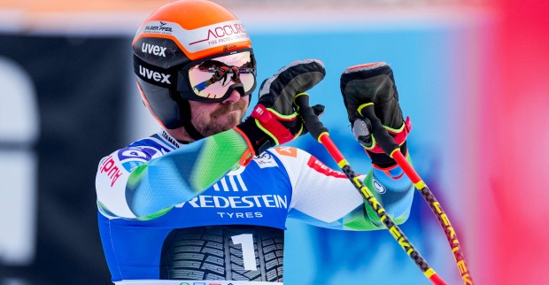 Der slowenische Rennläufer Miha Hrobat im Zielraum des Skirennens von Kvitfjell