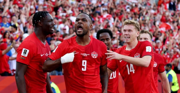 Kanada Spieler feiern Tor von Cyle Larin beim WM-Spiel gegen Bosnien 2026 in Toronto