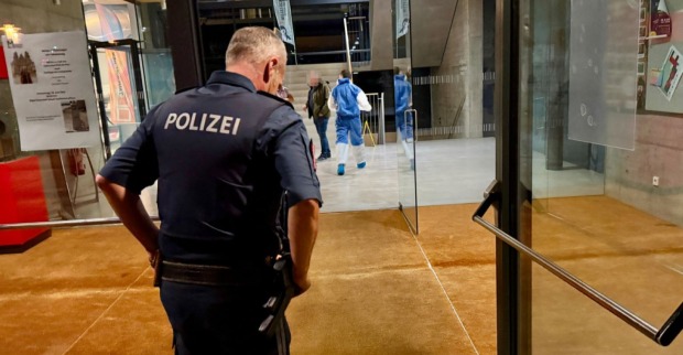 Ermittler in der Schule in Traufkirchen.