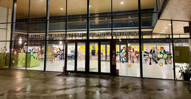 Die Schule, in der der Mord geschah.