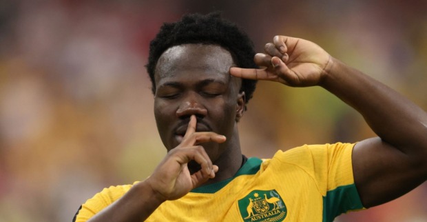 Irankunde auf dem Spielfeld.