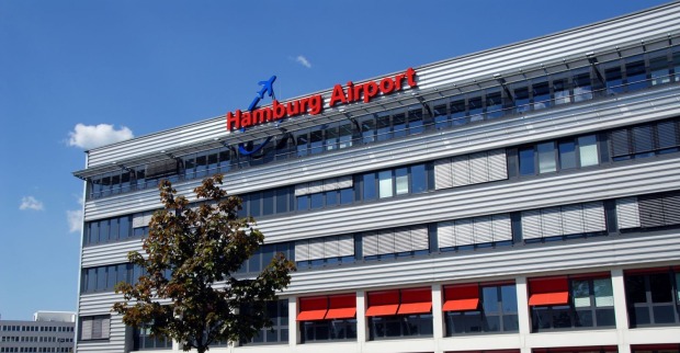 Hamburg Flughafen Gebäude mit Airport-Schriftzug nach Sperre des Sicherheitsbereichs und Wiederaufnahme des Flugbetriebs