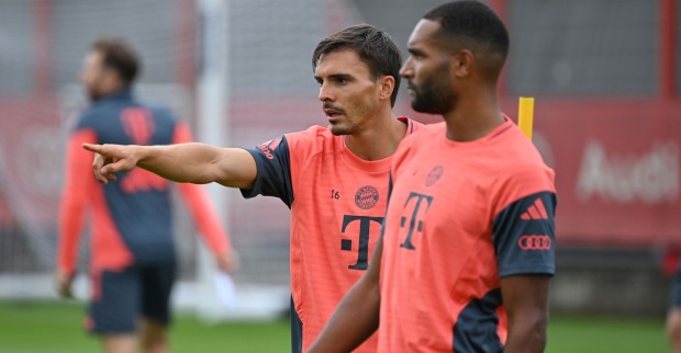 João Palhinha und Jonathan Tah während einem Training beim FC Bayern.