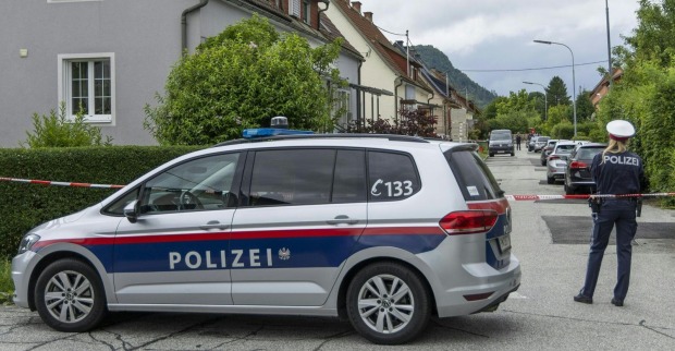 Polizei sperrt Straße in Klagenfurt St. Ruprecht ab nach Leichenfund Kärnten Täter gesteht Hammer-Attacke Tatort Ermittlungen