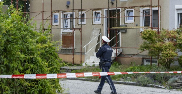 Polizeieinsatz bei Wohnhaus in Klagenfurt St. Ruprecht nach Leichenfund Tötungsdelikt Kärnten Ermittlungen Tatort abgesperrt