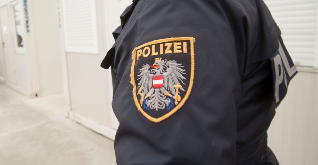 Leiche in Münchendorf entdeckt – Polizei ermittelt nach Fund in Hauswand