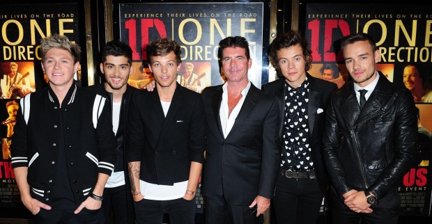 One Direction mit Simon Cowell: Niall Horan, Zayn Malik, Louis Tomlinson, Harry Styles und Liam Payne bei einer Filmpremiere. Nach Liam Paynes Tod steht nun sein Sohn Bear als Erbe des Millionenvermögens fest.