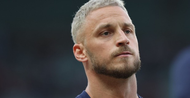 Marko Arnautovic blickt konzentriert vor dem WM-Turnier 2026. Der ÖFB-Star sprach vor dem Flug nach Los Angeles über seine Flugangst und seine Sorge vor Turbulenzen.