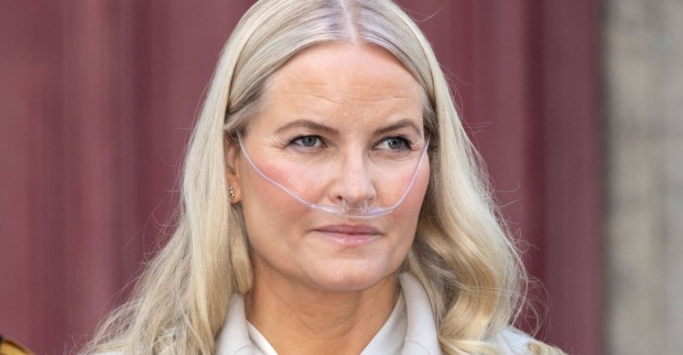 Mette Marit mit Sauerstoffgerät wegen Lungenfibrose vor erfolgreicher Lungentransplantation in Oslo