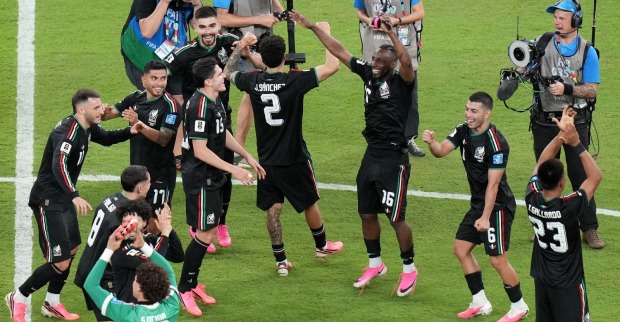 Mexiko besiegt Südkorea mit 1:0.