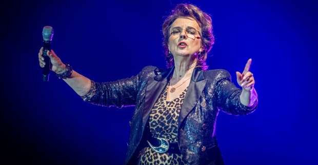 Schlagersängerin Monika Martin während eines Auftritts in der Sporthalle Hollabrunn