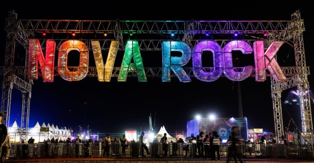 Eingang zum Bühnen Gelände am Nova-Rock-Festival