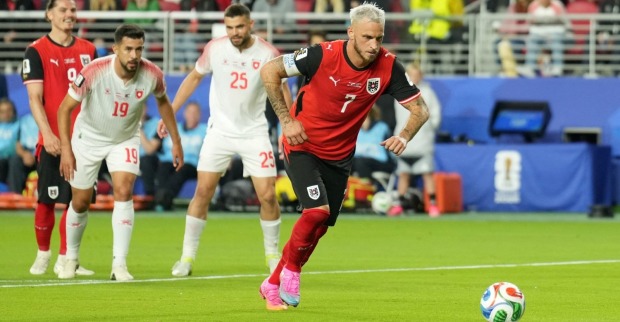 Marko Arnautovic trifft gegen Jordanien per Elfmeter.